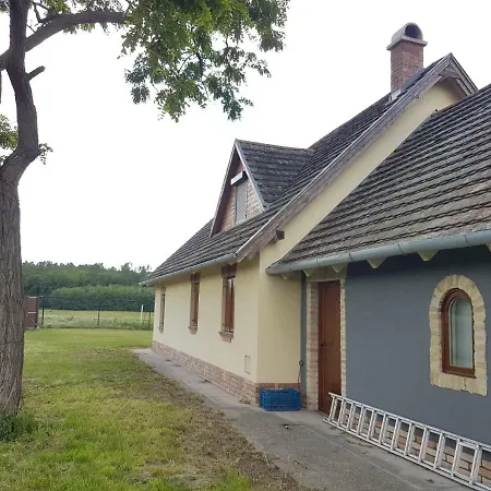 Lodge Mizse Tanya